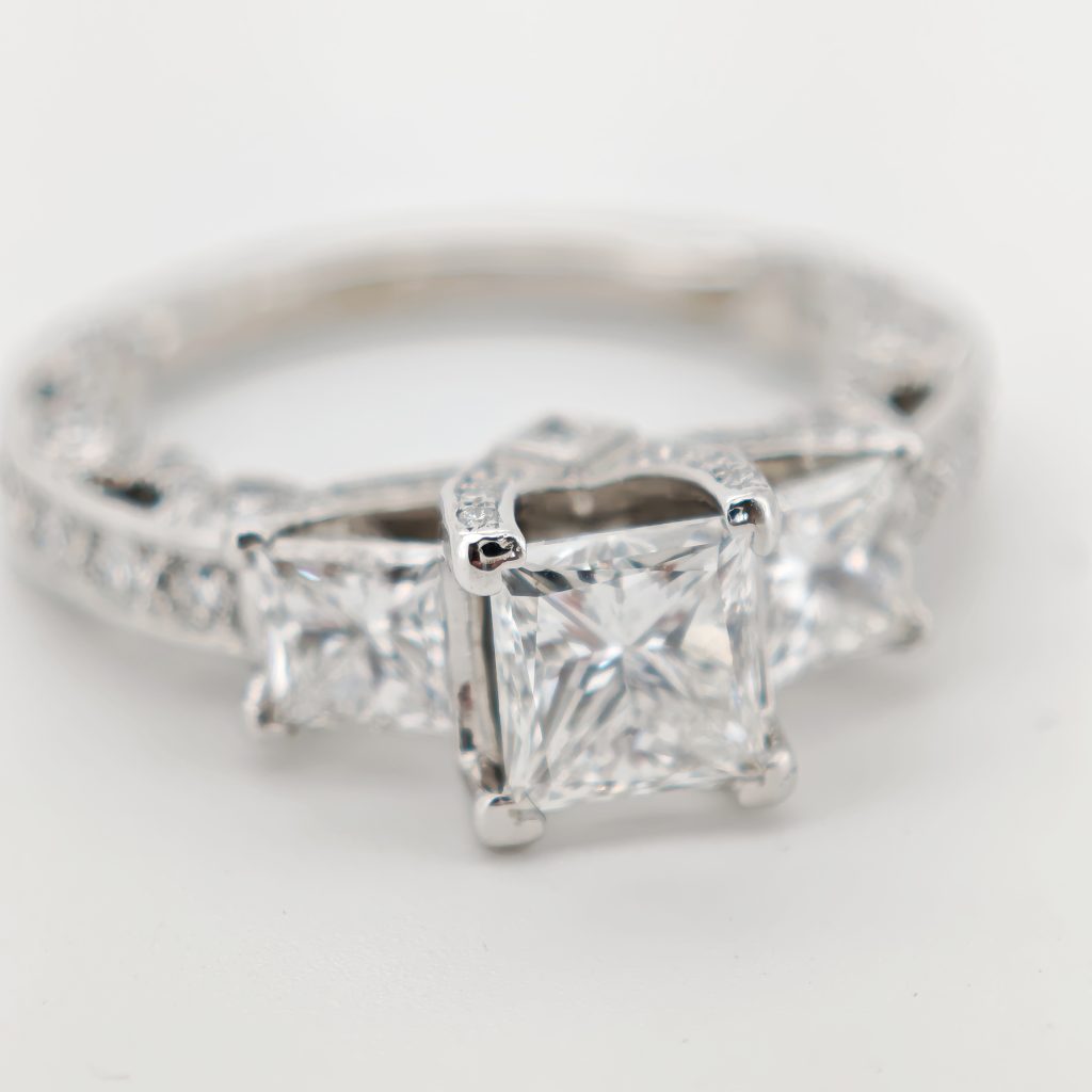 inel 14k cu diamante 3ct unlike any other!