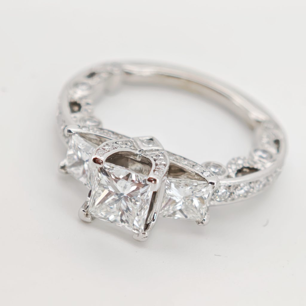inel 14k cu diamante 3ct unlike any other!