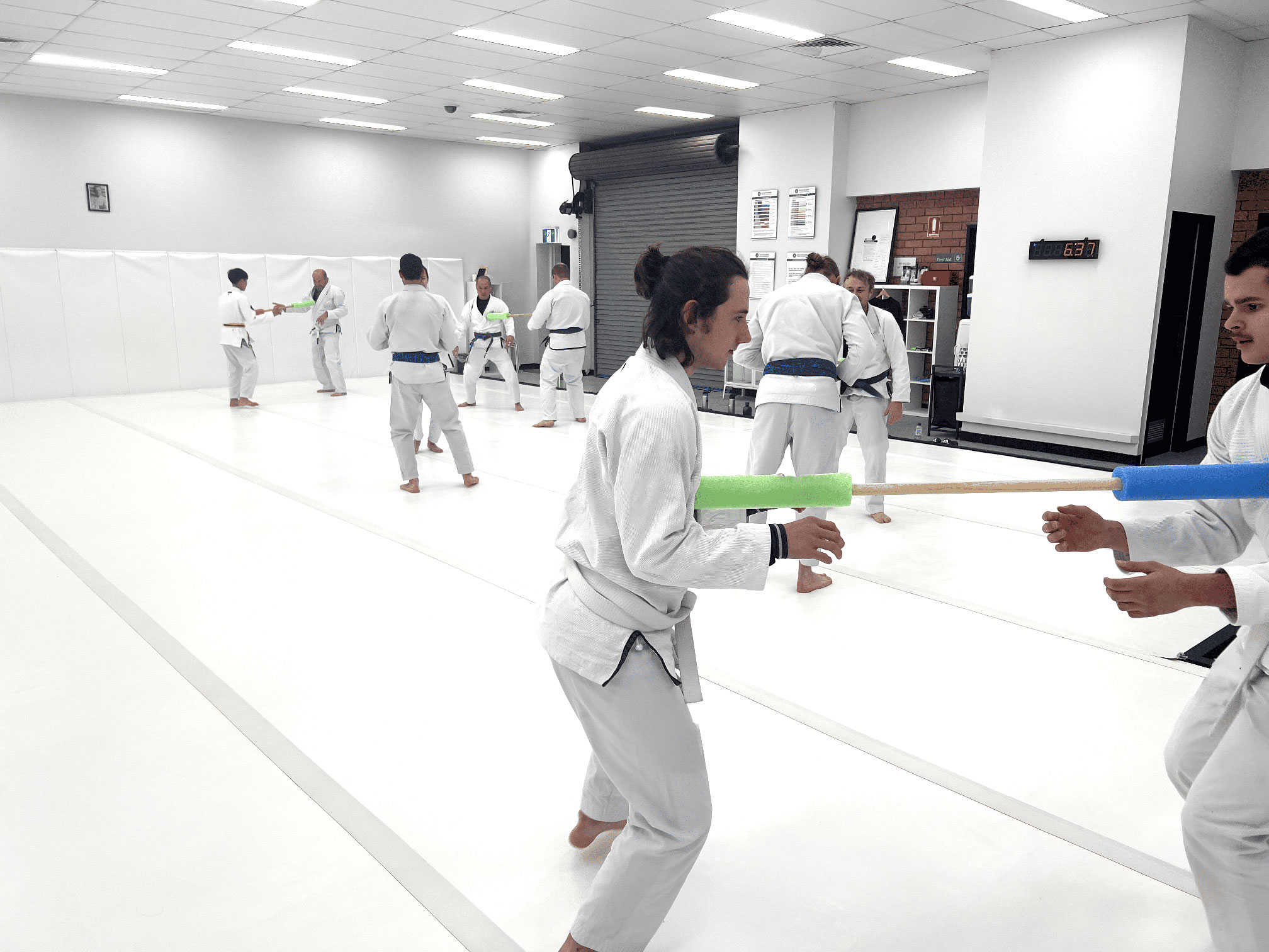 synchronous movement in developing fine motor reflexes