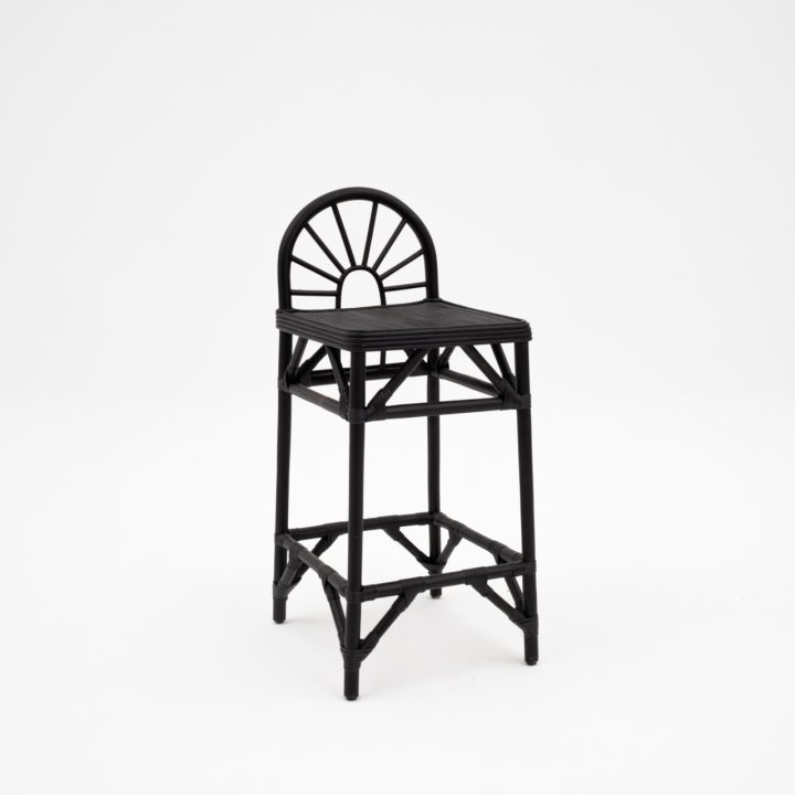 Taburete alto de ratán negro Nara Black, vista frontal