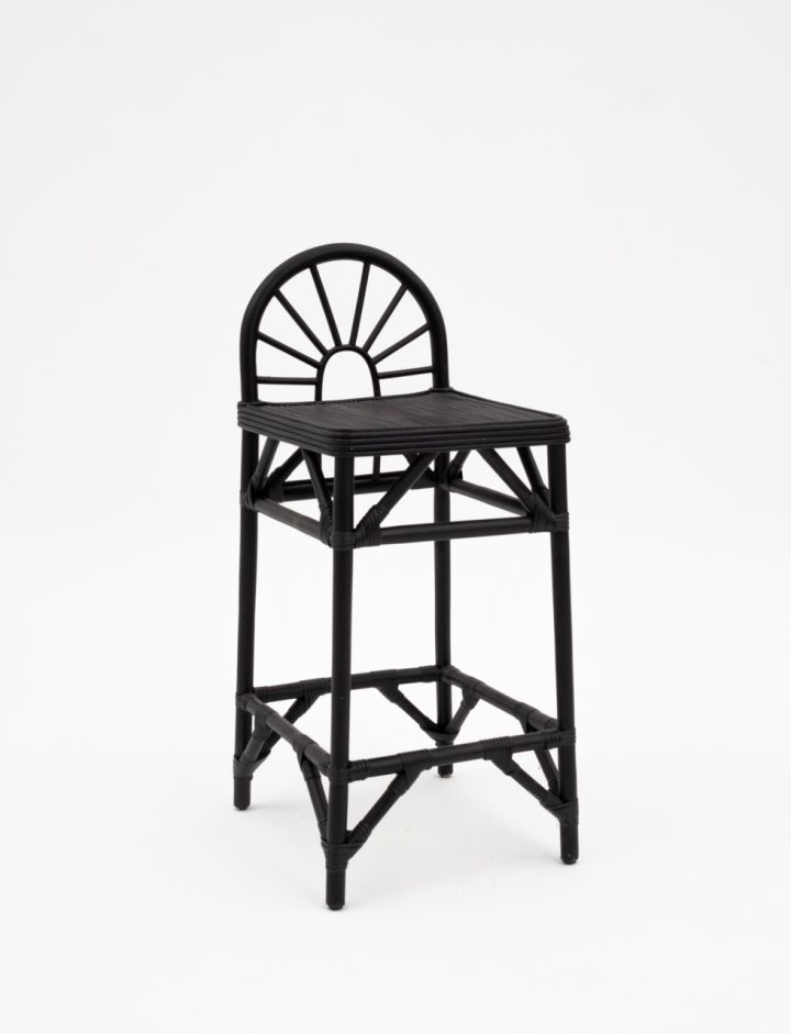 Taburete alto de ratán negro Nara Black, vista frontal