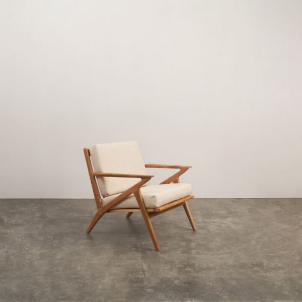 Sillón Jacob mid-century de teca con cojines beige para salas de hotel y entrevistas