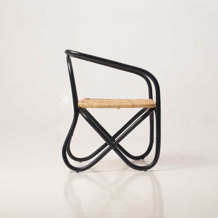 Silla de ratán negro Frank Black, vista lateral