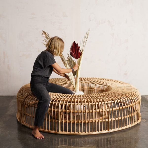 Sofá O modular de ratán natural con cojín beige, en círculo o en línea para zonas lounge