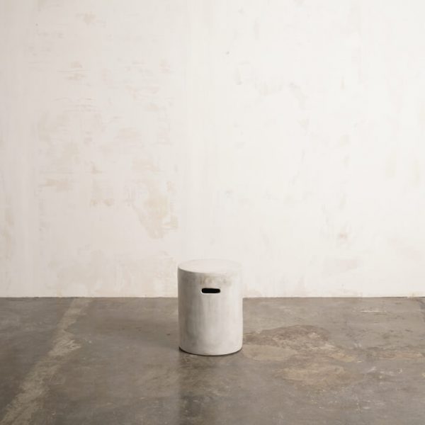 Mesa baja Concrete Tube cilíndrica de cemento pulido para showrooms y exposiciones