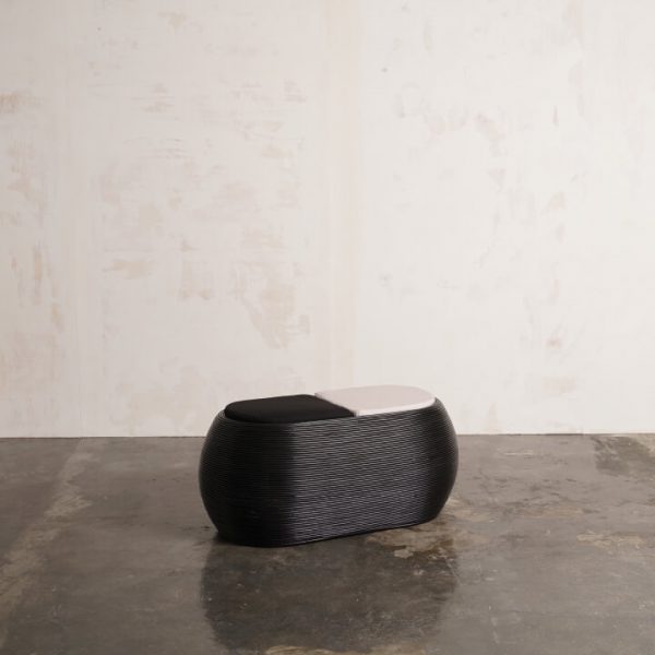 Puff Petra doble de ratán negro convertible, asiento para salas lounge y photocalls