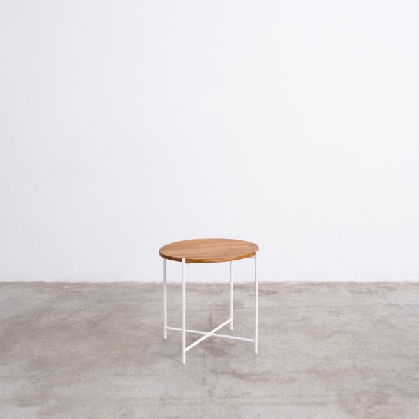 Mesa baja Thea de metal blanco y teca para zonas de café en congresos
