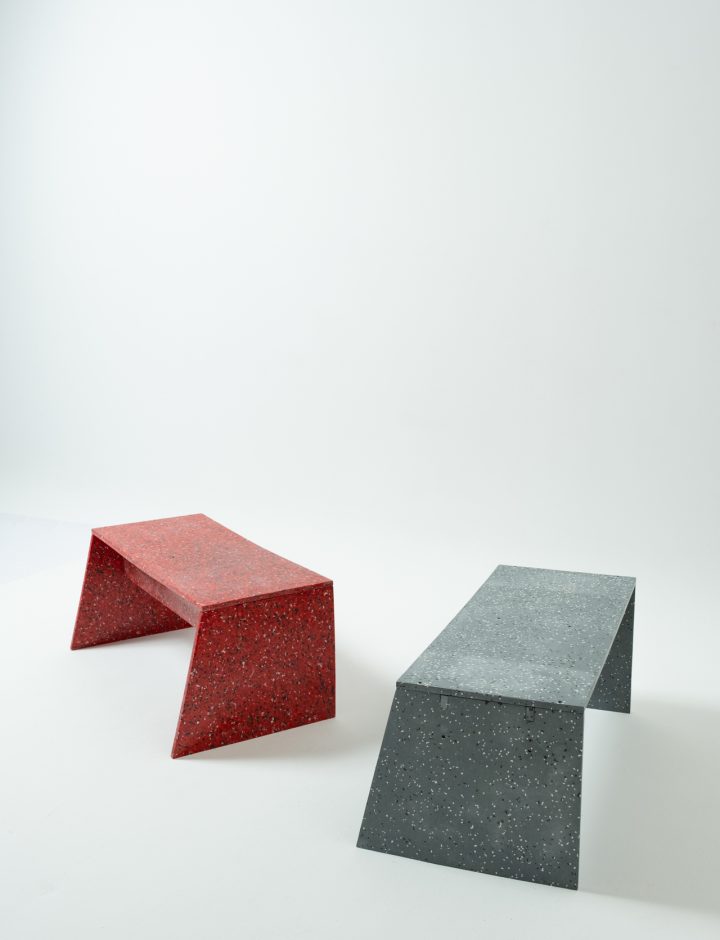 Bancos Wasteboom en rojo y gris, los dos colores
