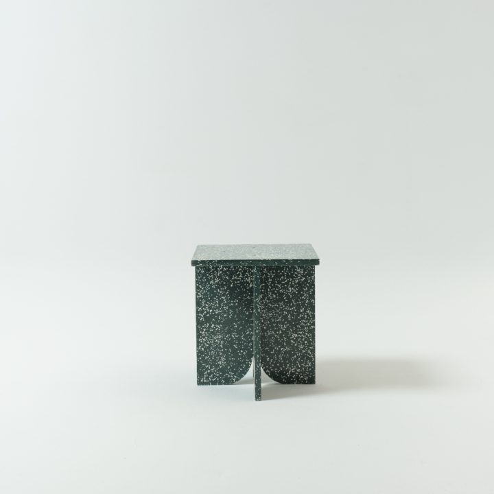 Mesa baja Wasteboom verde oscuro de plástico reciclado