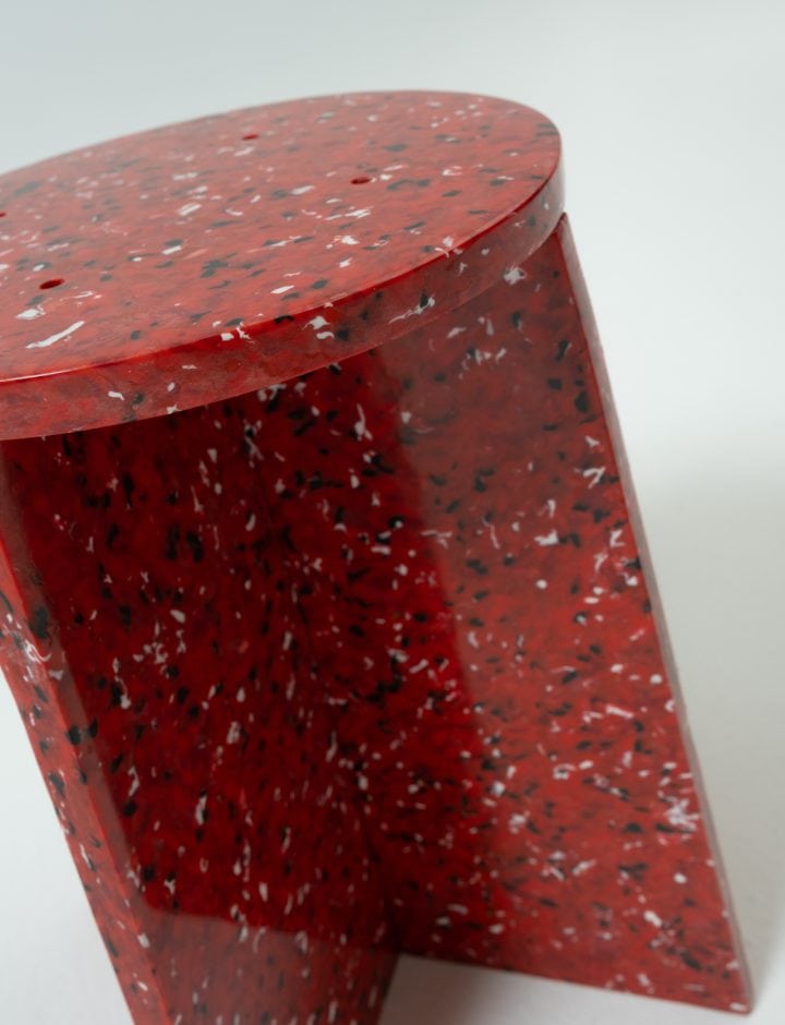 Detalle de la base en cruz del Taburete bajo Wasteboom rojo