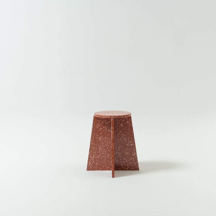 Taburete bajo Wasteboom terracota de plástico reciclado
