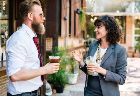 Elevator-Pitch-Conversation