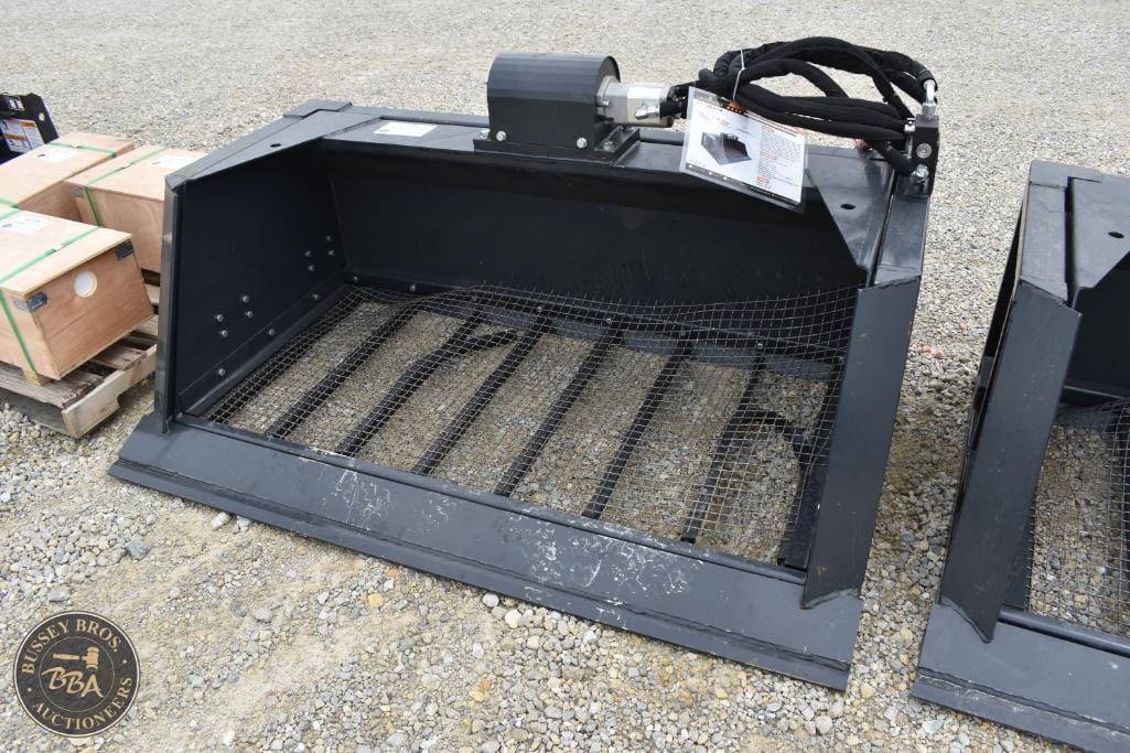 Grapple attachment for excavators, ideal for handling debris and materials.