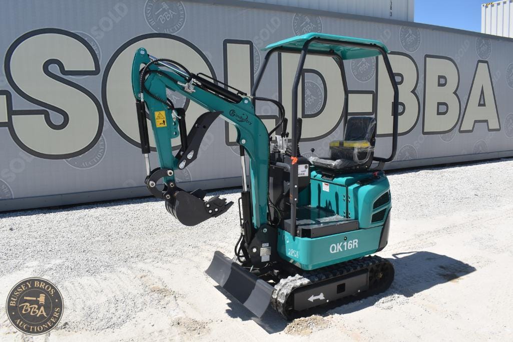 Excavator for sale at Bussey Bros Auctioneers, showcasing construction equipment in excellent condit.