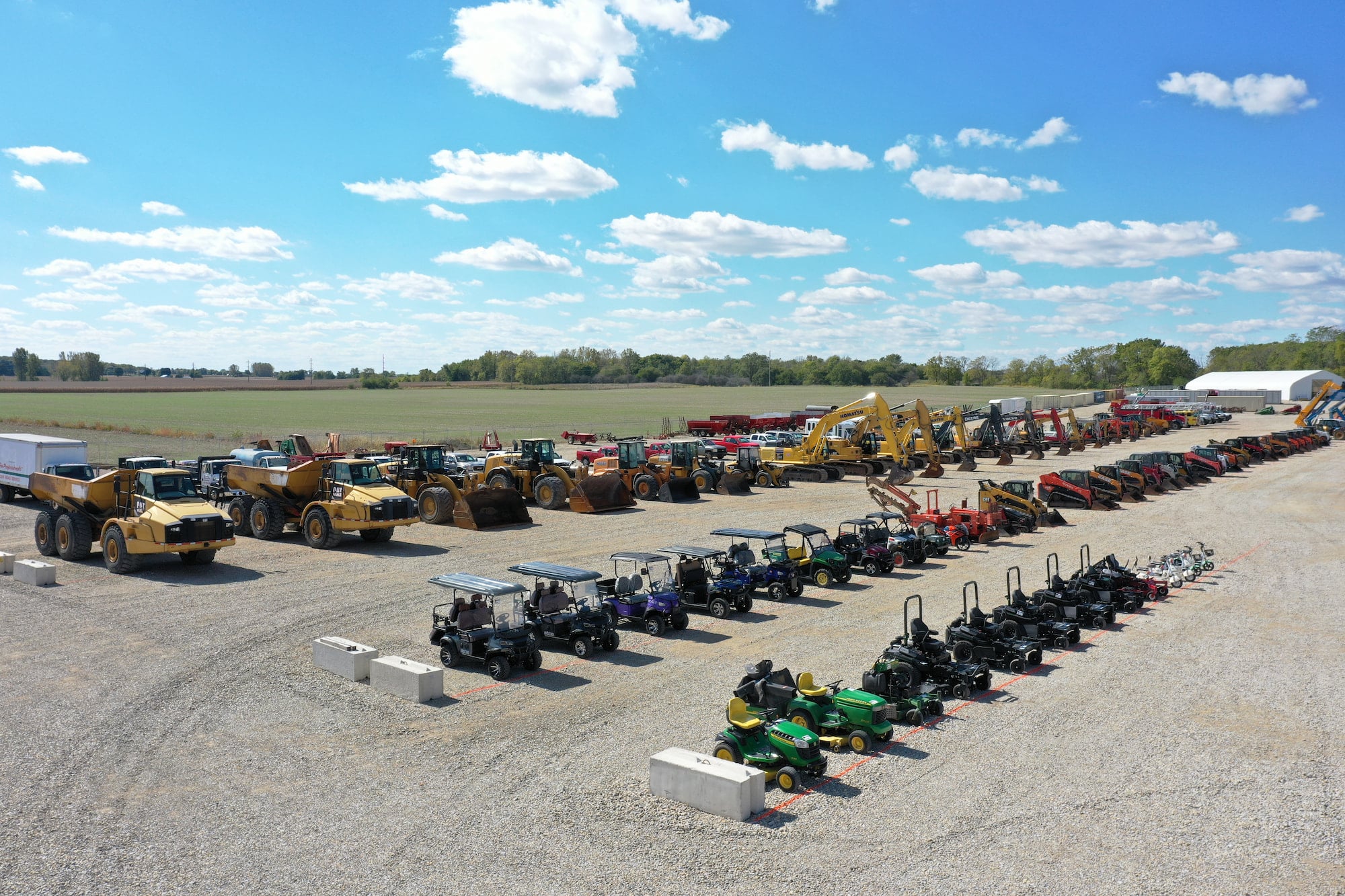 bussey bros aucitoneers auction yard with different equipment for auction (1)