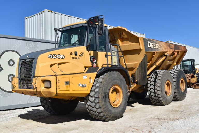 Yellow John Deere 400D articulated dump truck at a construction site.