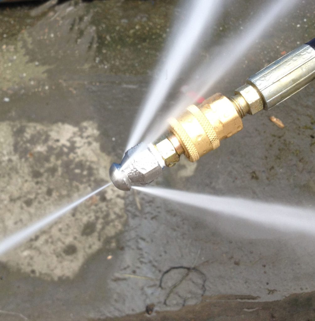Hydrojetting to clean pipes