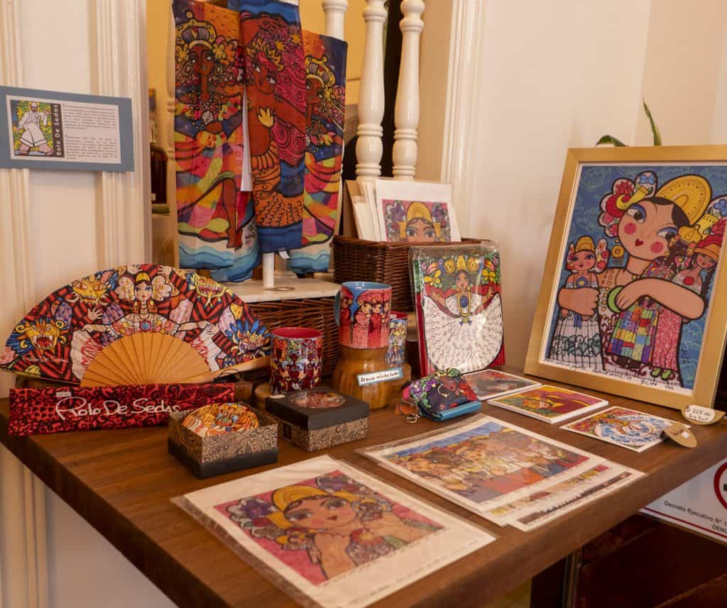 Colorful Panamanian artwork and handmade souvenirs at El Motete gift shop in Casco Viejo