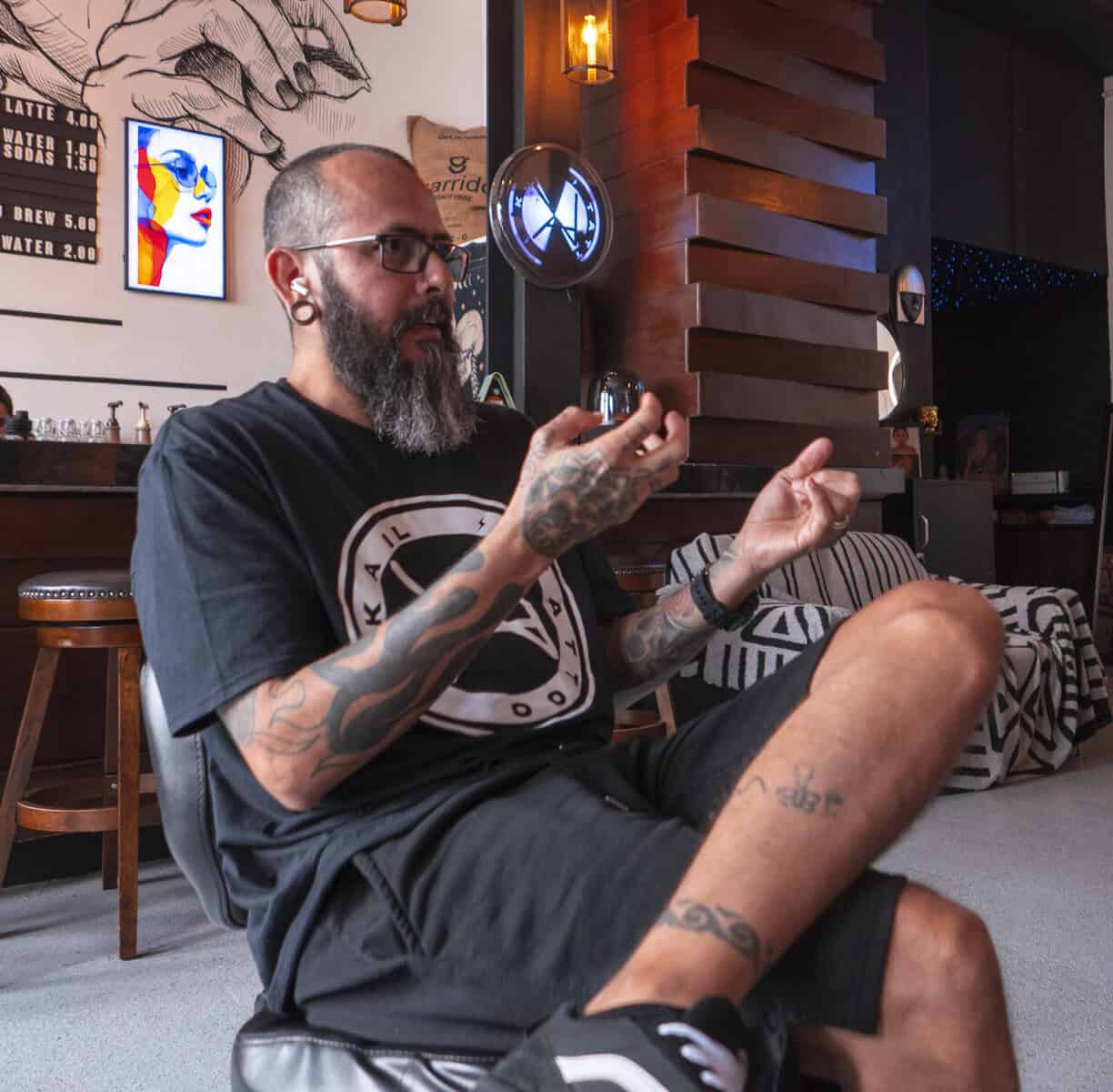 Kail shares his approach to tattoo artistry and integrity in craft during an interview at his Casco Viejo studio.