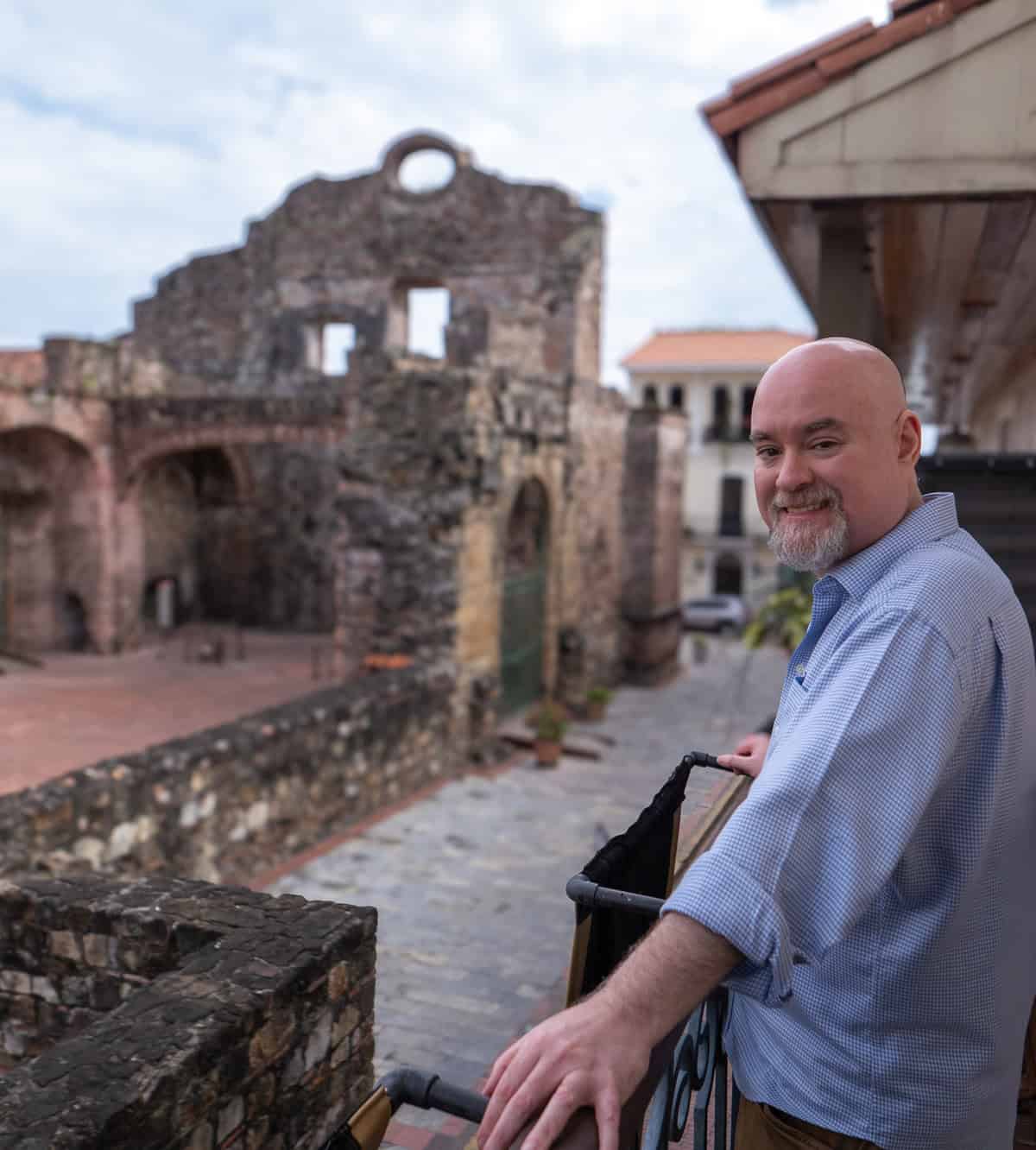 Architectural view of the Flat Arch as seen from the private dining room at Element Bar Casco Viejo, highlighting the restaurant’s connection to Casco Viejo’s historic urban setting.
