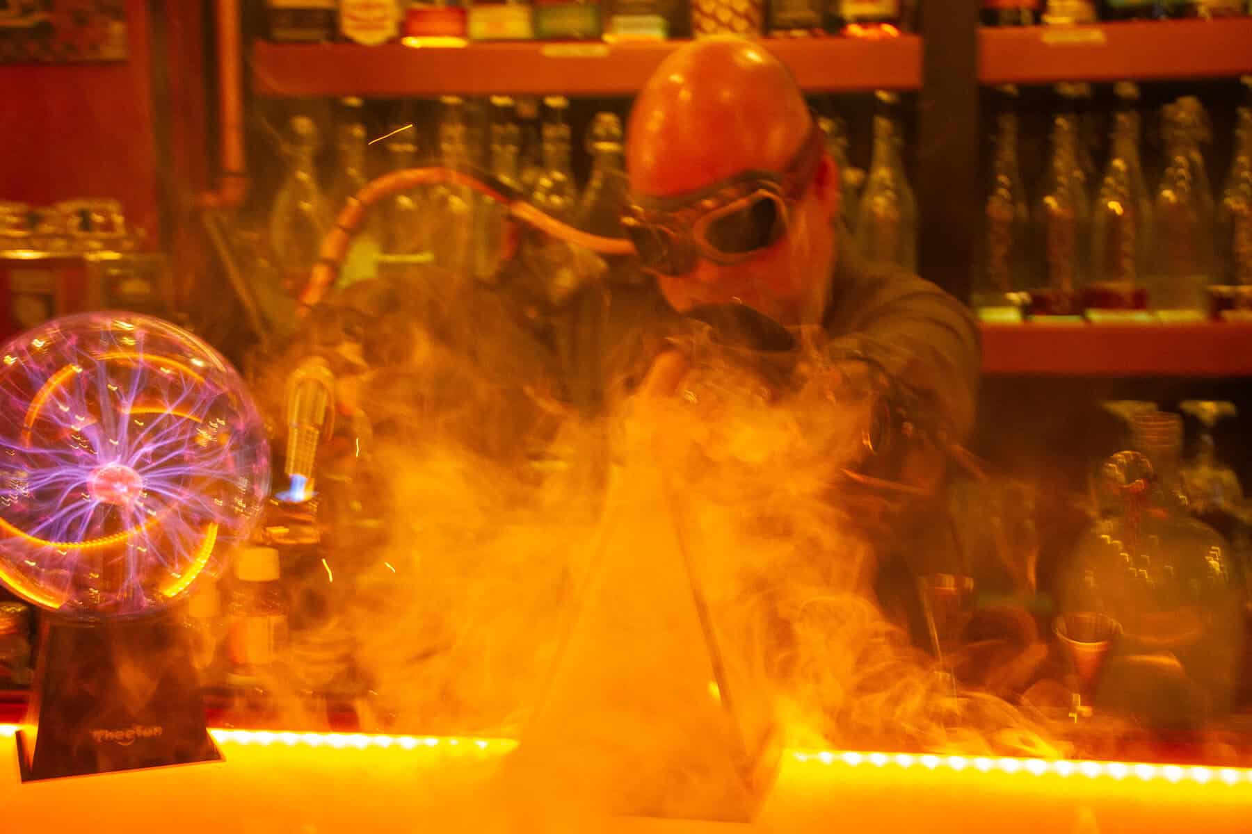 Cocktail preparation at Element Bar Casco Viejo using controlled aromatic smoke behind the bar