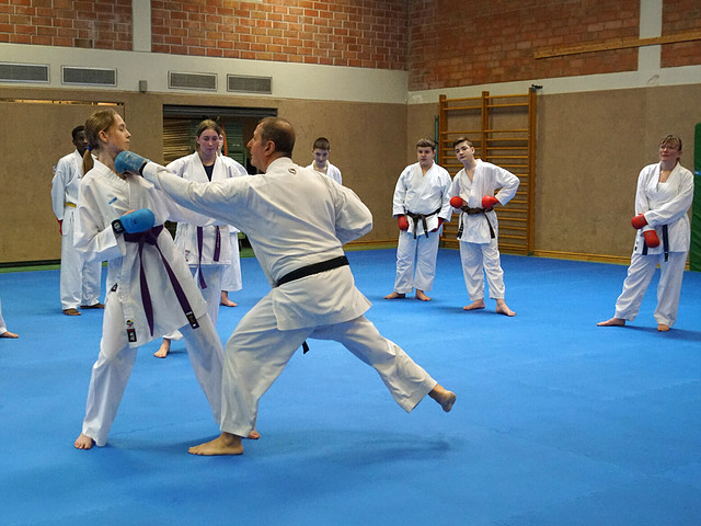 Karate-Training in der Sporthalle