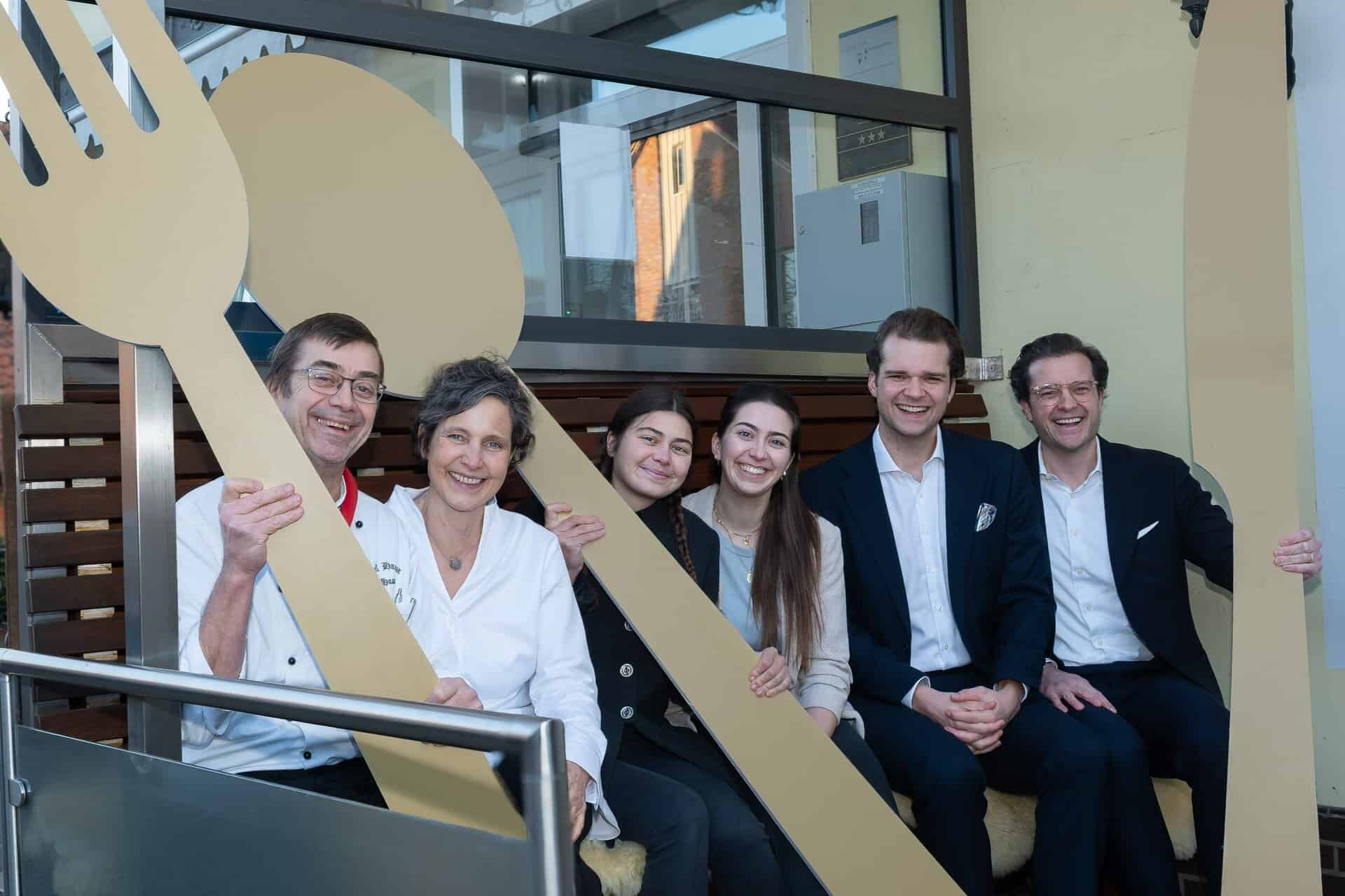 Gruppenbild der Teams des Hotel Haase und des Central-Hotel Kaiserhof