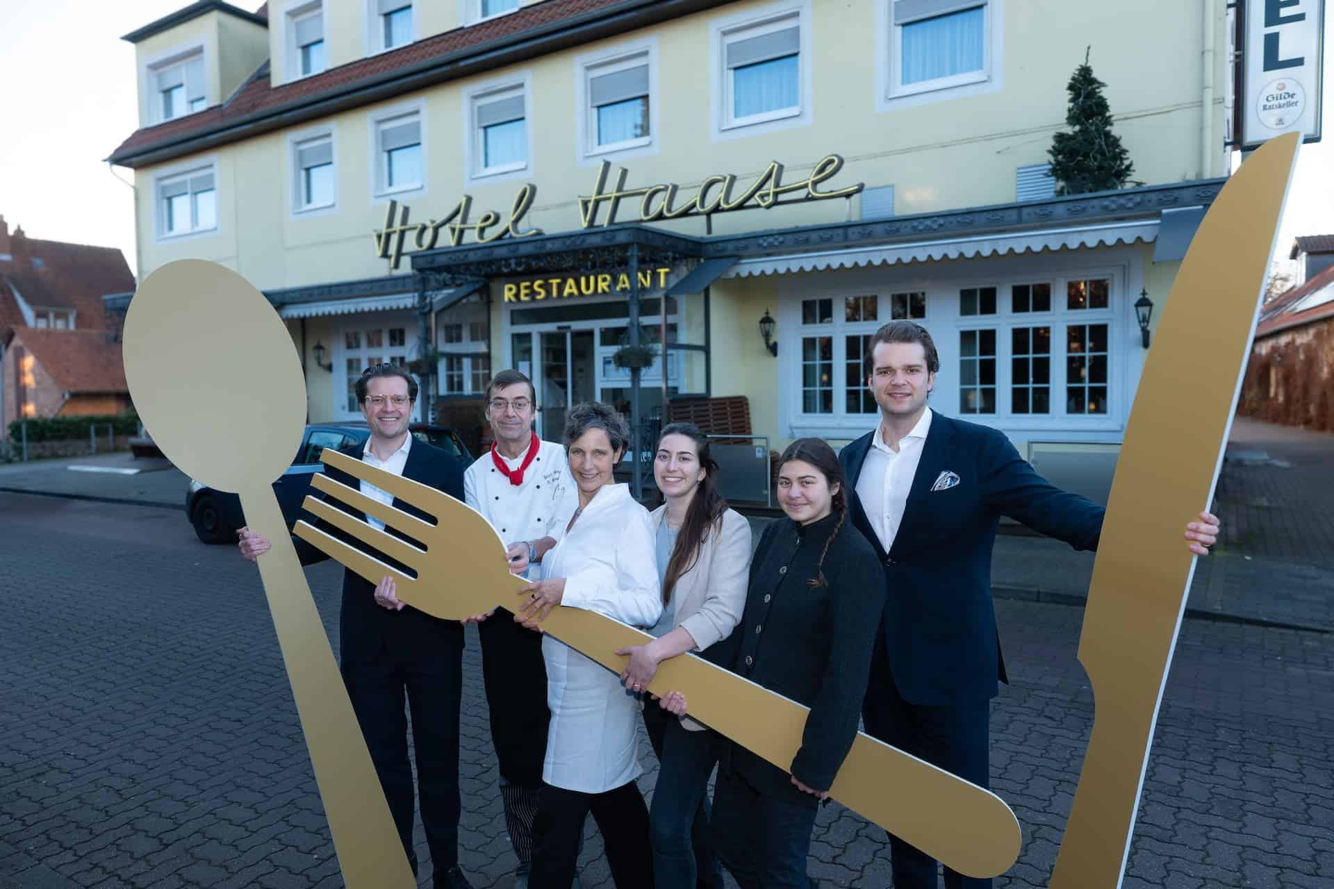 Teams Hotel Haase und Central-Hotel Kaiserhof, das Hotel Haase im Hintergrund