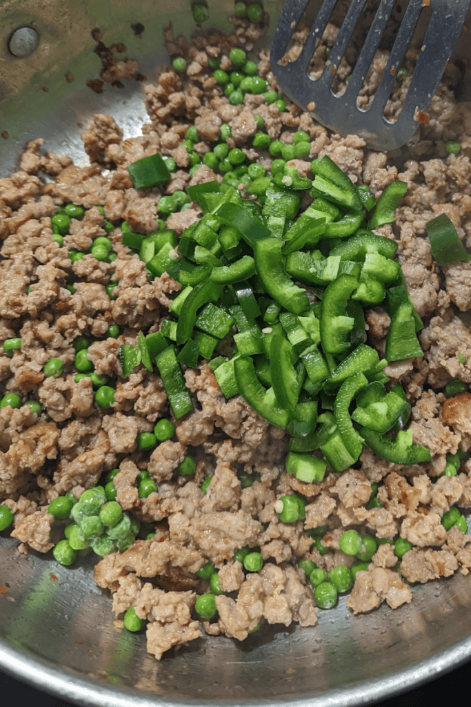 add jalepeno pepper to sausage and peas