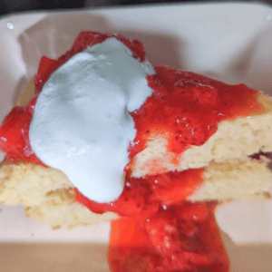 easy basic scone with strawberry sauce whipped cream (1)