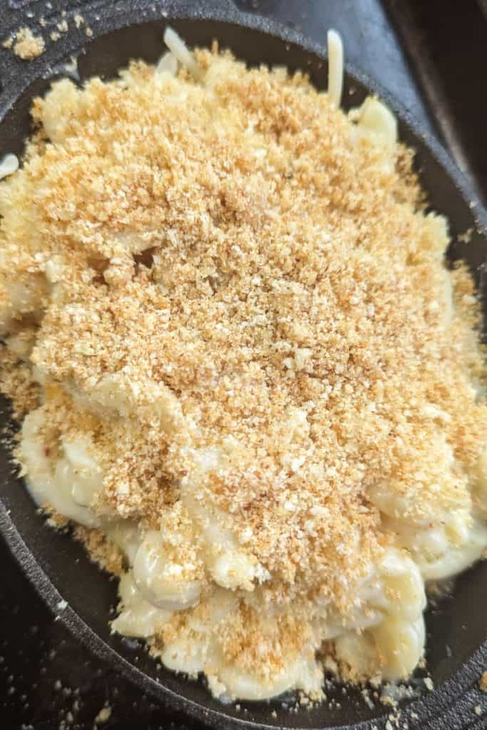 sprinkle breadcrumb topping on top of mac n cheese
