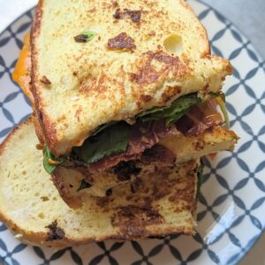 Easy Sourdough French toast breakfast sandwich with bacon (2)