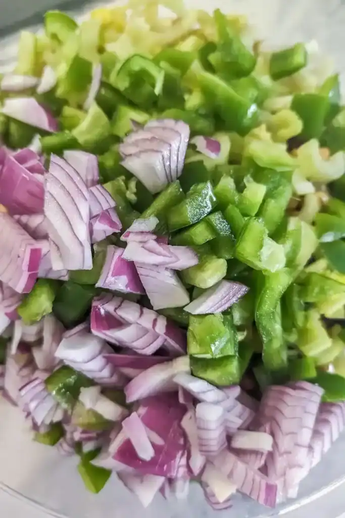 adding red onion and green pepper to salad7