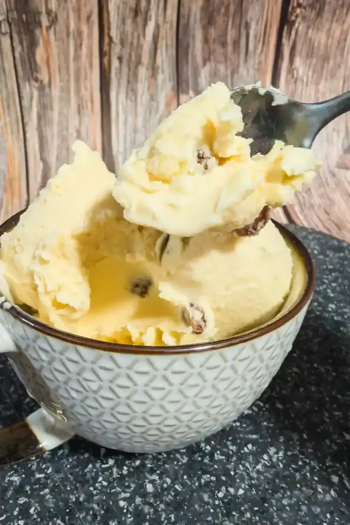 show the ice cream consistency on spoon more ice cream in mug