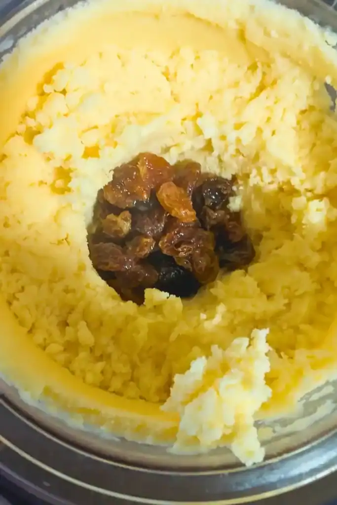 adding sultana raisins to the rum raisin ice cream