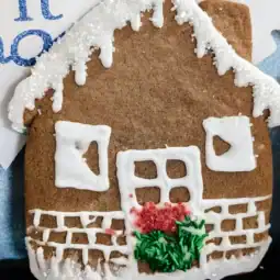 featured image gingerbread house
