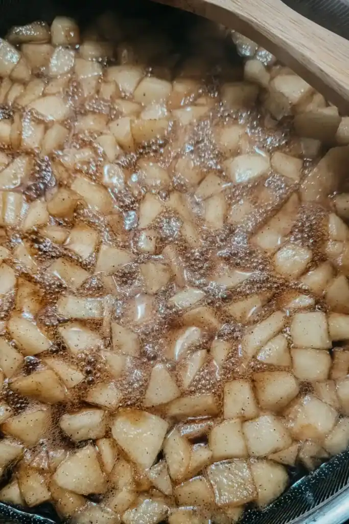 apples and spices boiling