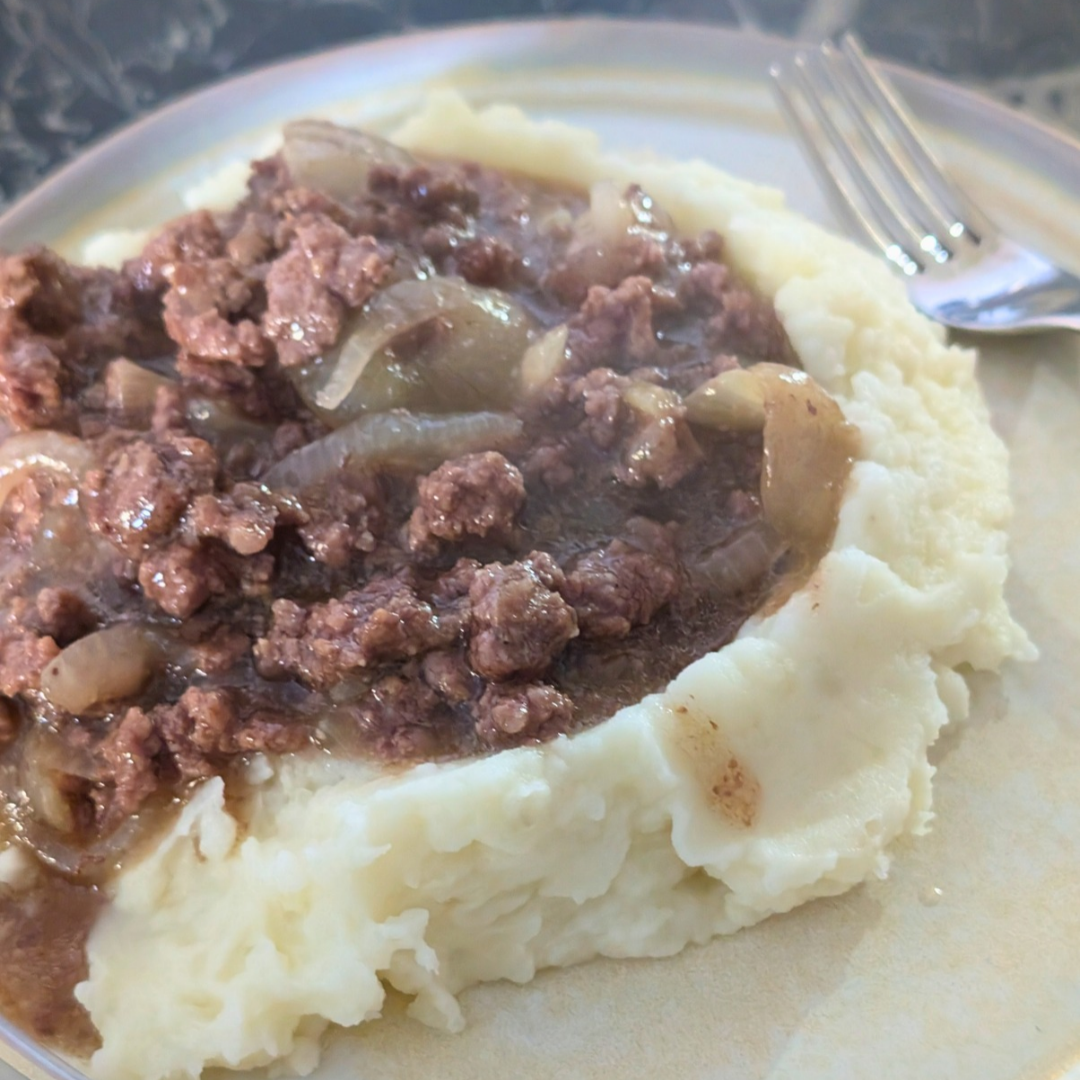 hamburger gravy on mashed potatoes (1)