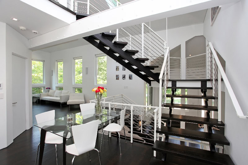dining room of 2010 HOBI “Best Custom Home < 3,000sf”