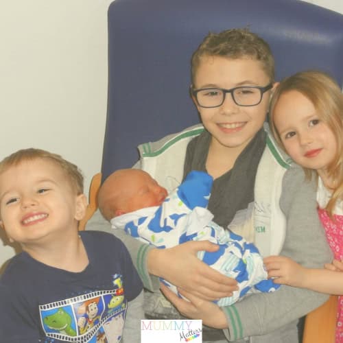 How to Introduce a New Baby to Older Siblings