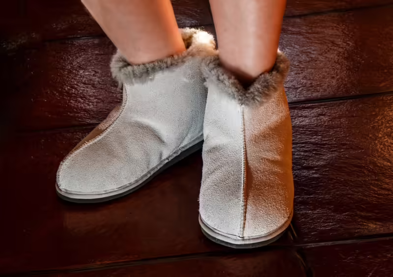 sheepskin slippers 444181 1280