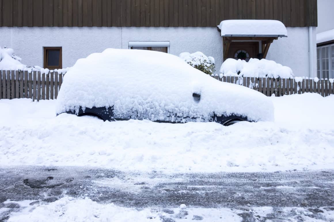 How to remove snow from the car? How to remove snow from the car?