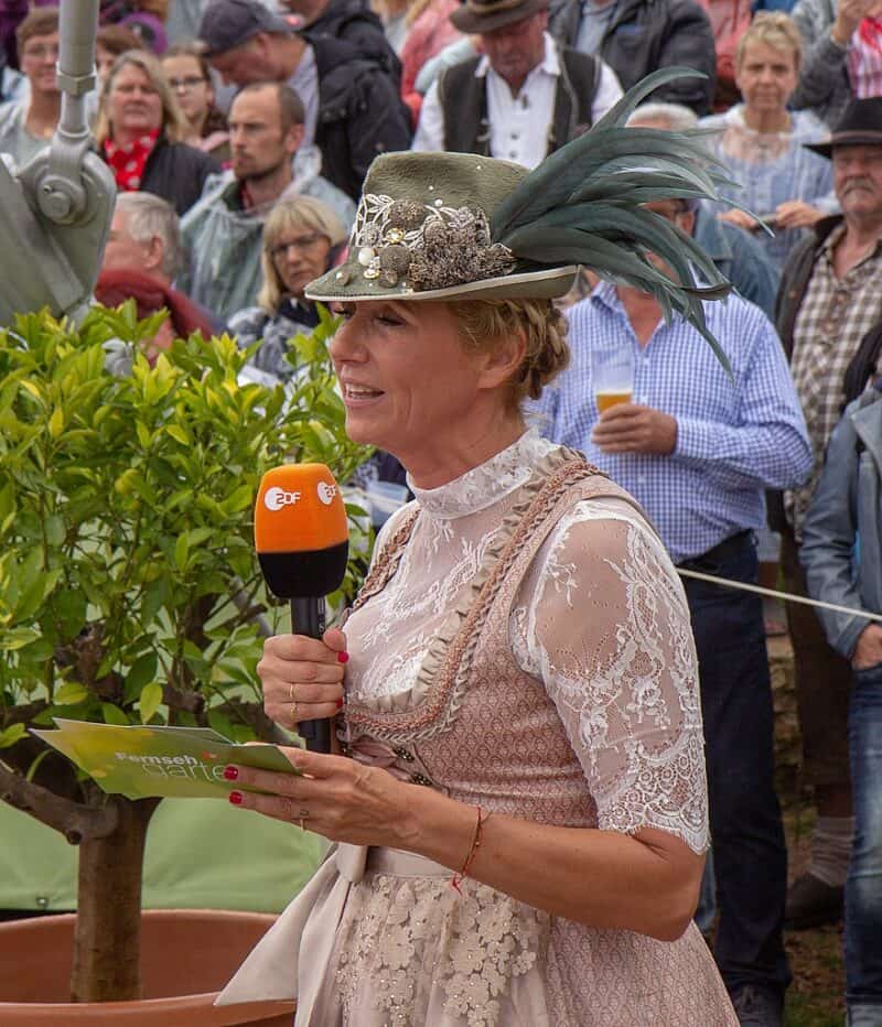 879px 2018 09 23 Andrea Kiewel ZDF Fernsehgarten 9421