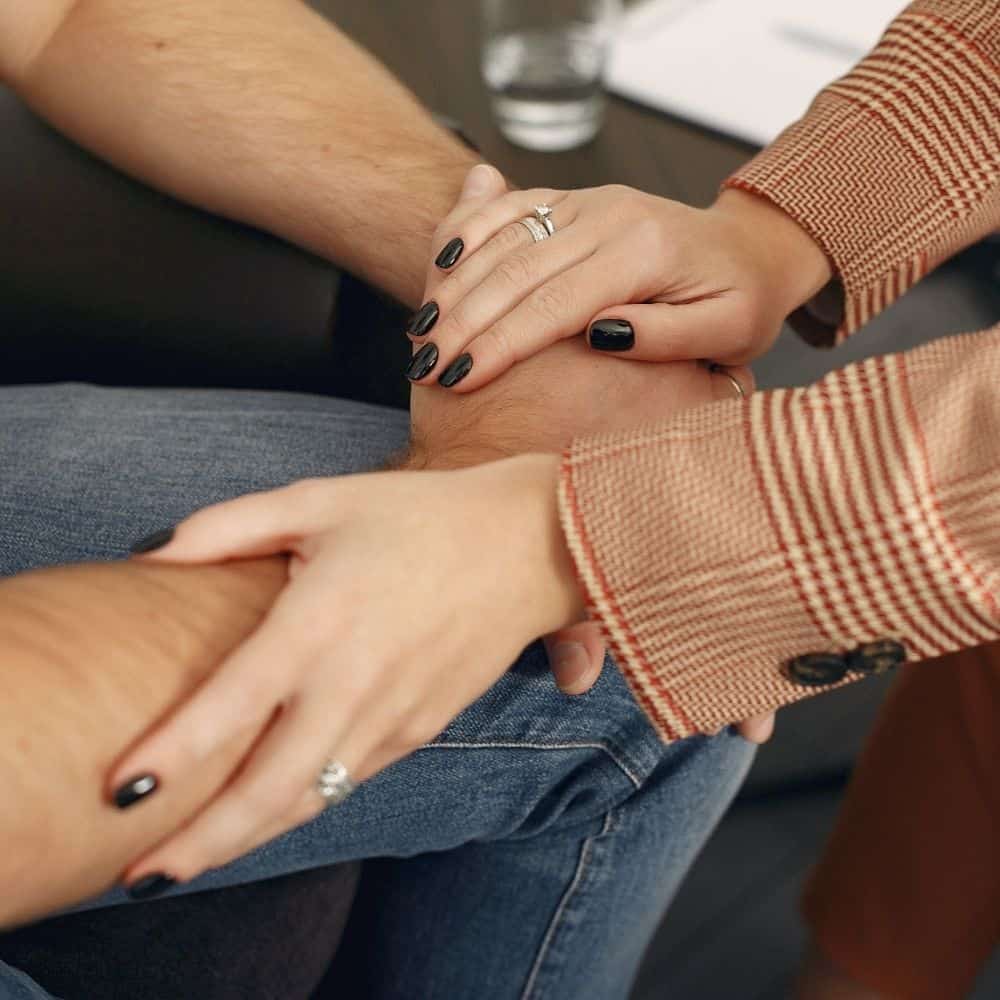 How to Help A Loved One Who Is Battling Addiction