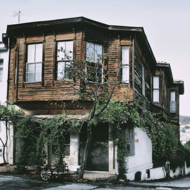 Live In A Busy Area? Here's How To Combat Those Pollutants & Noise