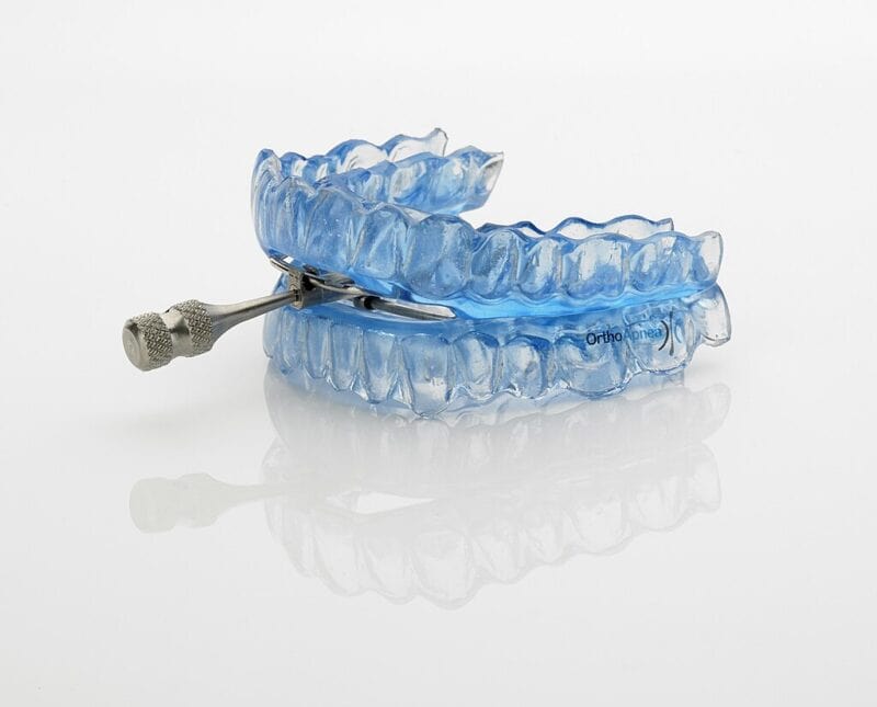 1024px Orthoapnea oral appliance