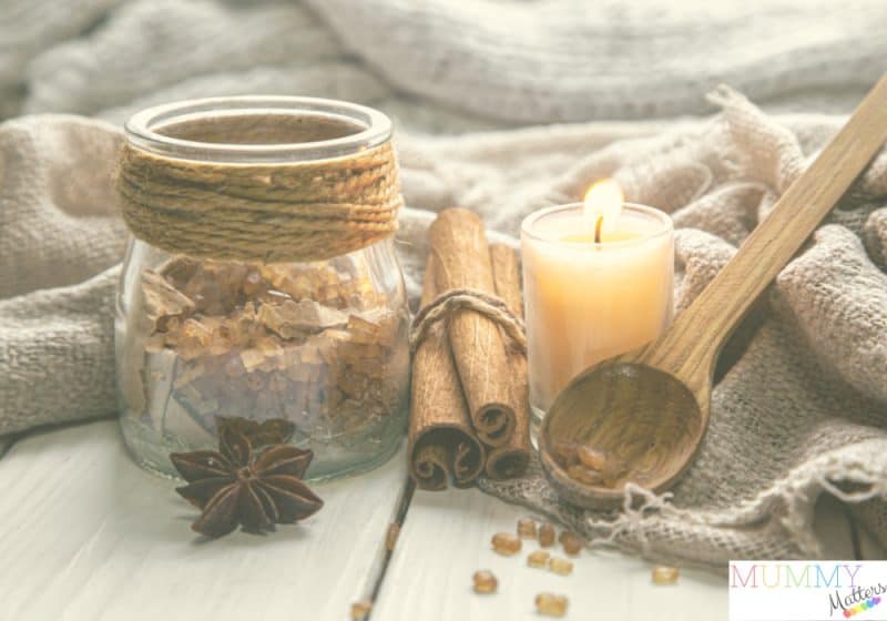 Cinnamon stick candle
