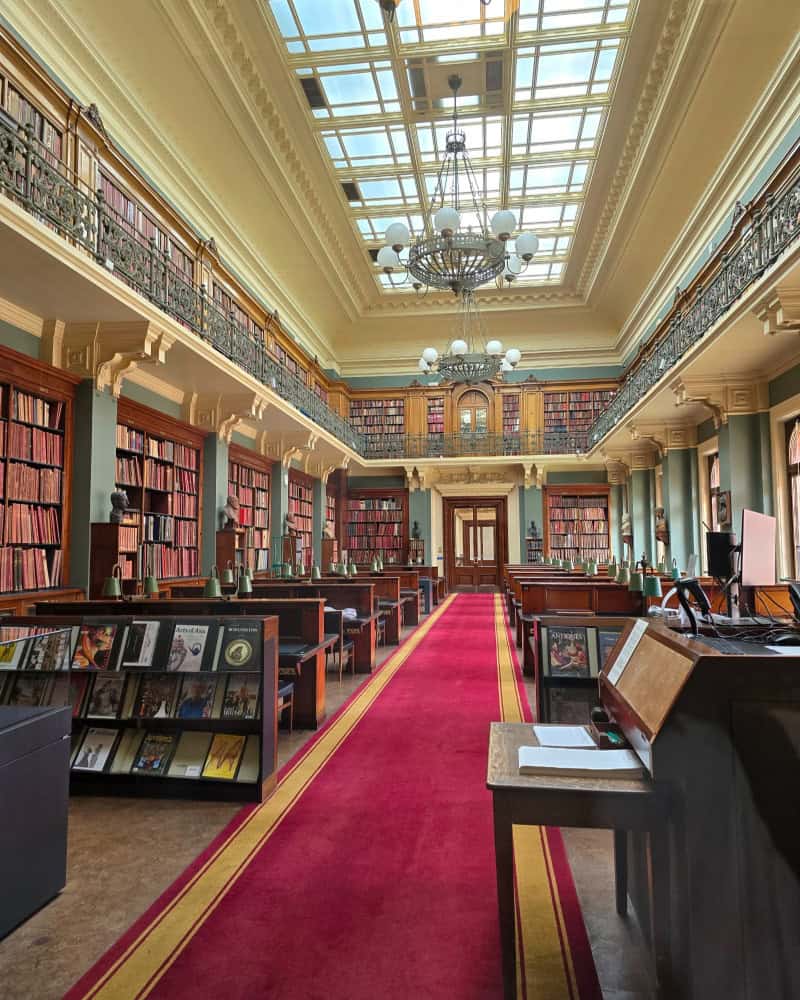 V&A