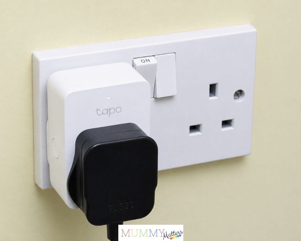 How can smart plugs help to reduce energy waste