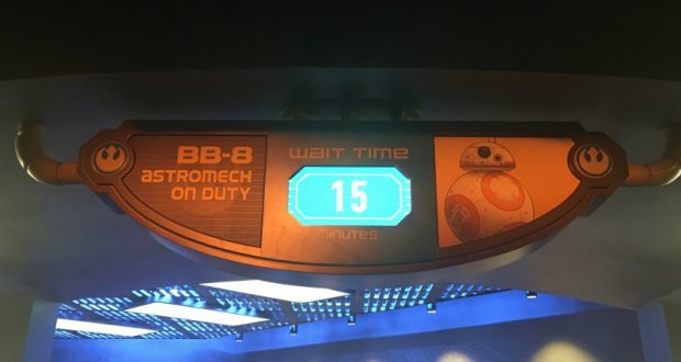 BB-8 on duty sign at Star Wars: Galaxy’s Edge with a 15-minute wait time, ideal for planning your Disney’s Hollywood Studios day.